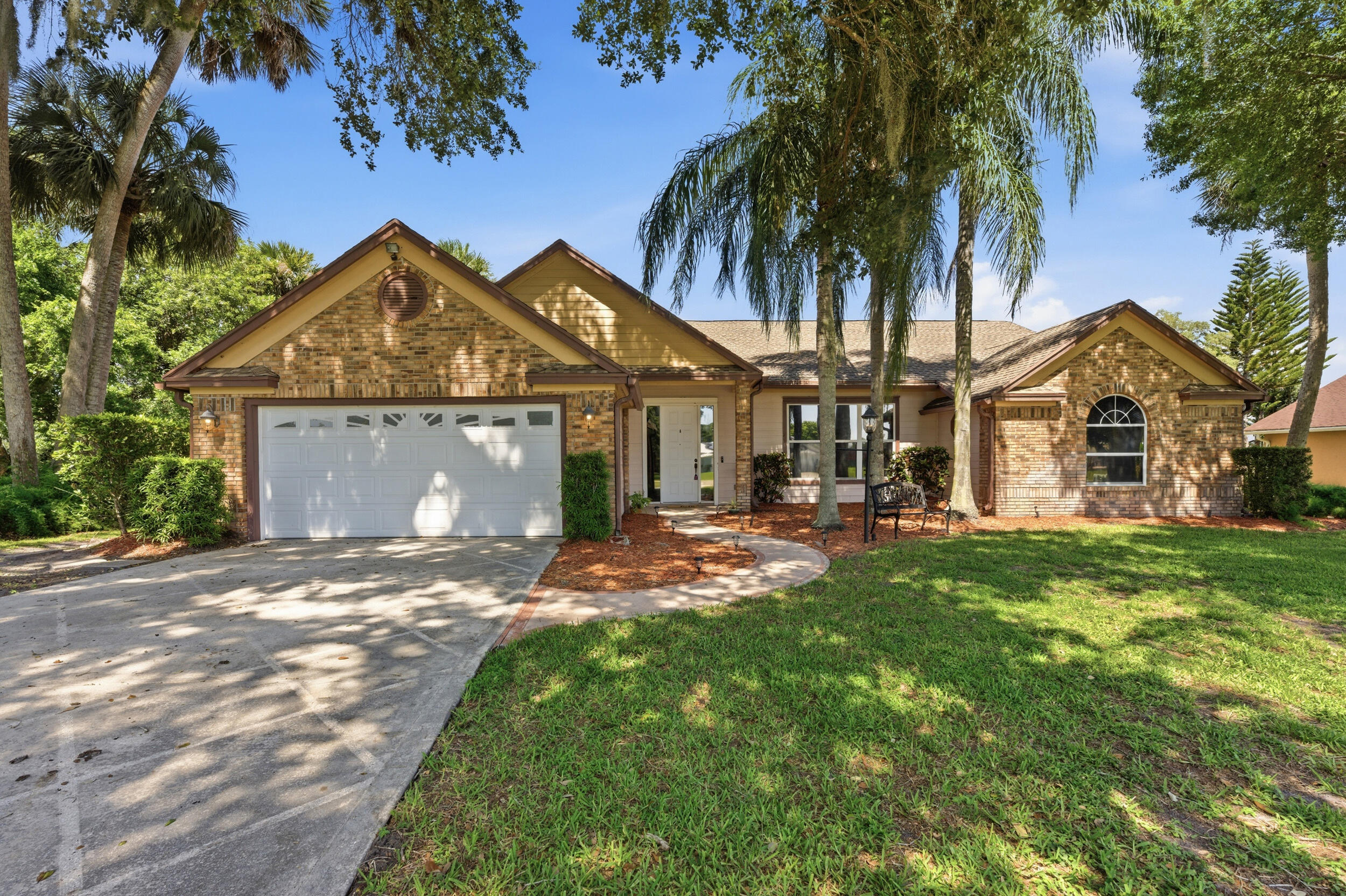 BLUE HERON GOLF AND COUNTRY - Residential