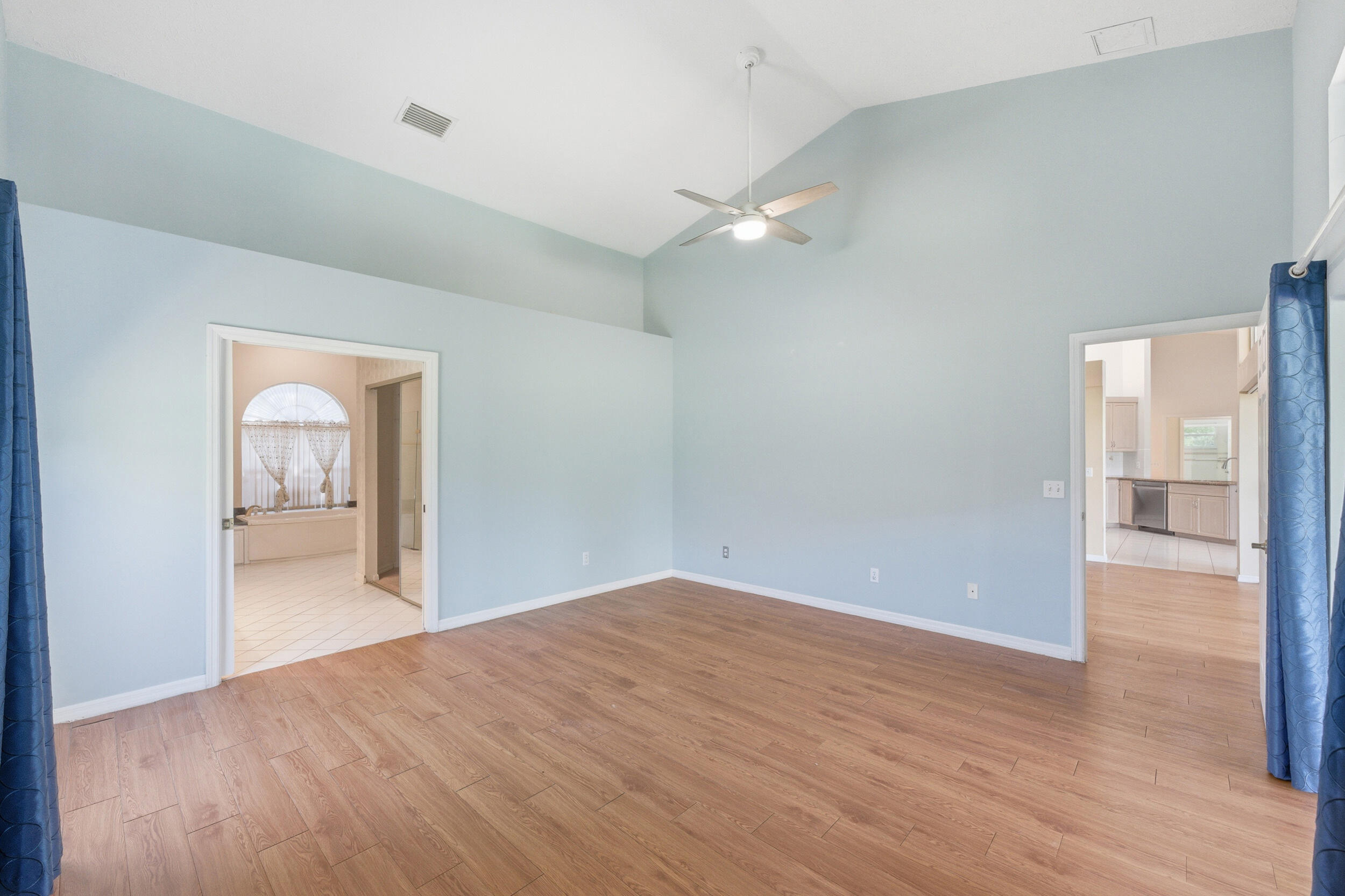 BLUE HERON GOLF AND COUNTRY - Residential