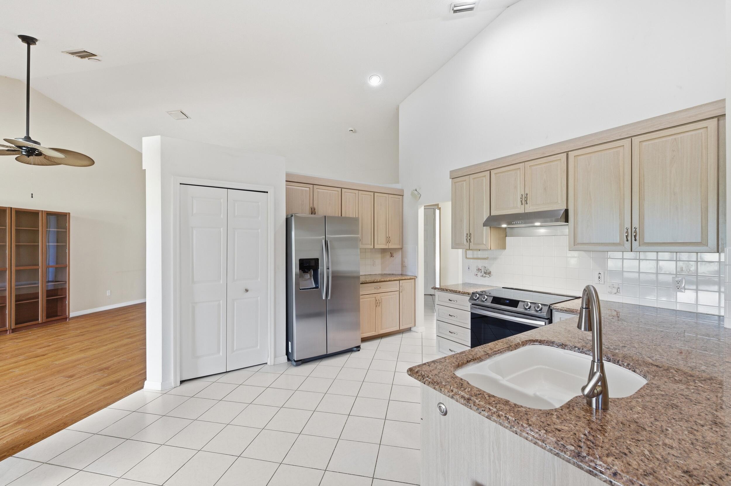 BLUE HERON GOLF AND COUNTRY - Residential