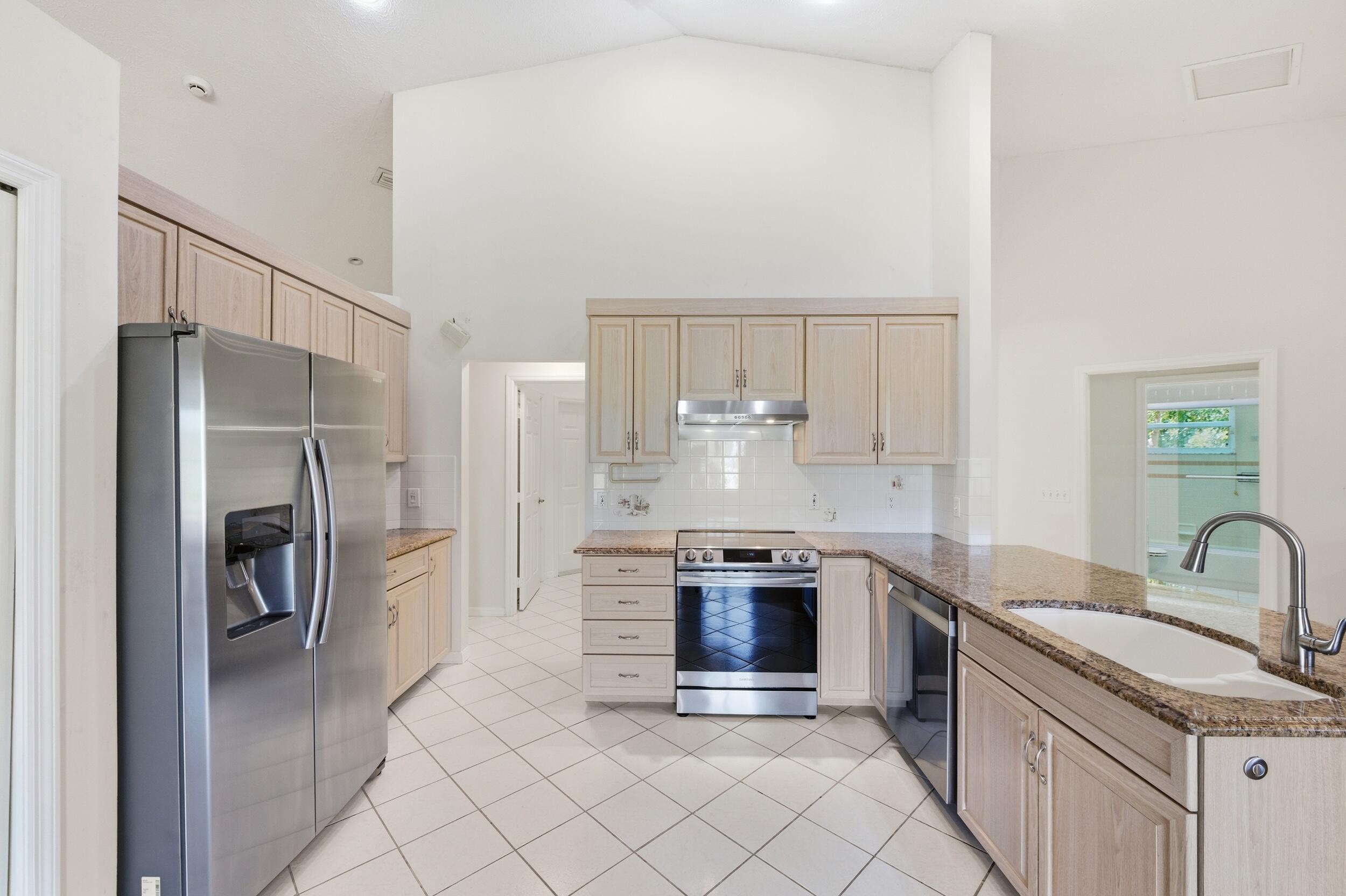 BLUE HERON GOLF AND COUNTRY - Residential