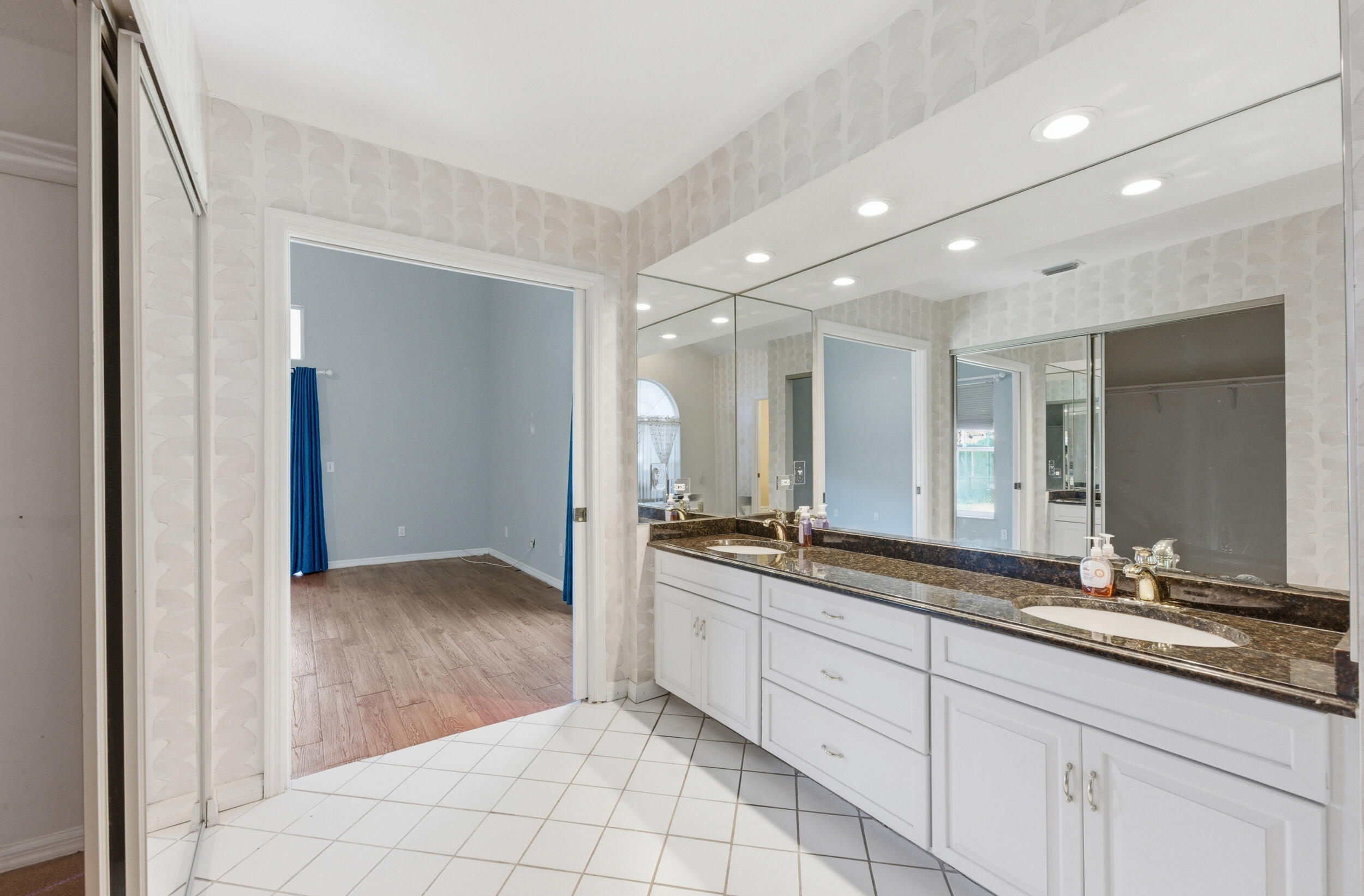 BLUE HERON GOLF AND COUNTRY - Residential