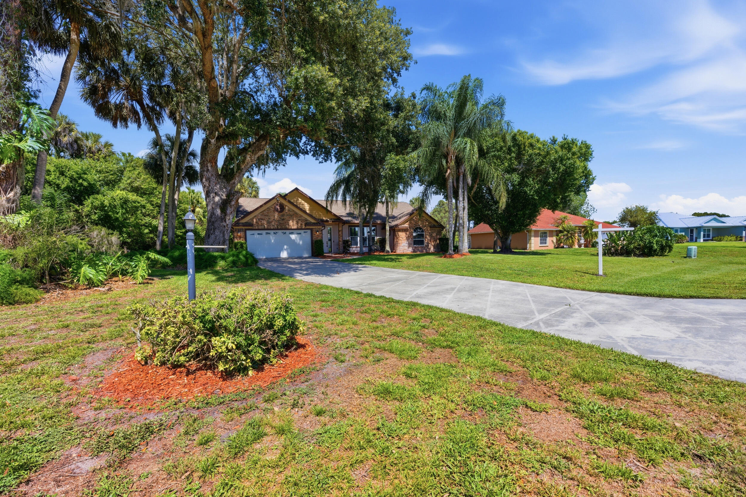BLUE HERON GOLF AND COUNTRY - Residential