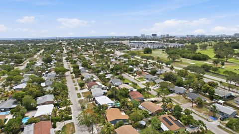 Tiny photo for 941 NE 23rd Court, Pompano Beach, FL 33064 (MLS # B26028232)