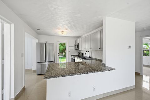 Tiny photo for 941 NE 23rd Court, Pompano Beach, FL 33064 (MLS # B26028232)