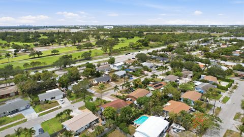 Tiny photo for 941 NE 23rd Court, Pompano Beach, FL 33064 (MLS # B26028232)