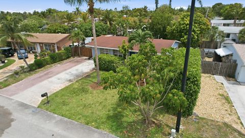Tiny photo for 941 NE 23rd Court, Pompano Beach, FL 33064 (MLS # B26028232)