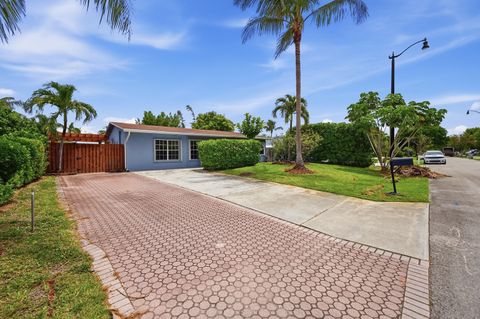 Tiny photo for 941 NE 23rd Court, Pompano Beach, FL 33064 (MLS # B26028232)