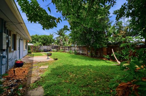 Tiny photo for 941 NE 23rd Court, Pompano Beach, FL 33064 (MLS # B26028232)