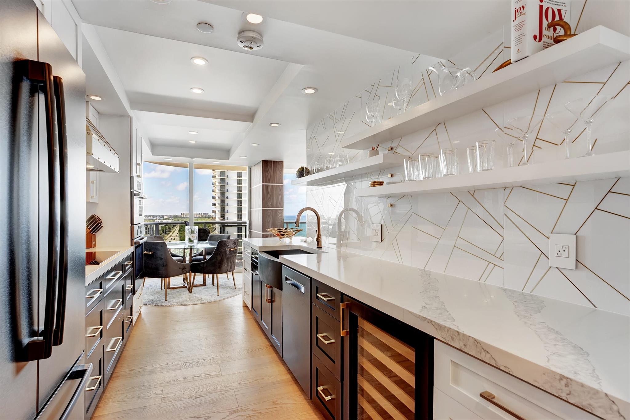 BERESFORD COND - Residential