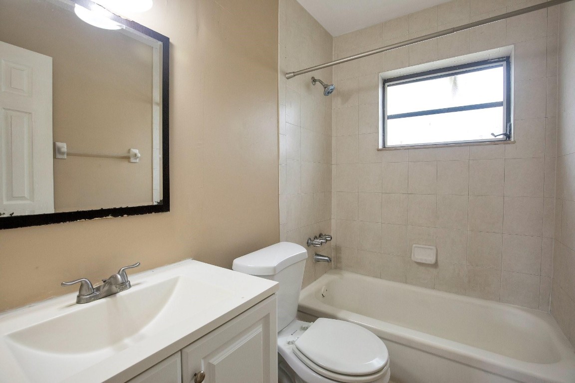 El Sol At Main Street Con - Residential Lease