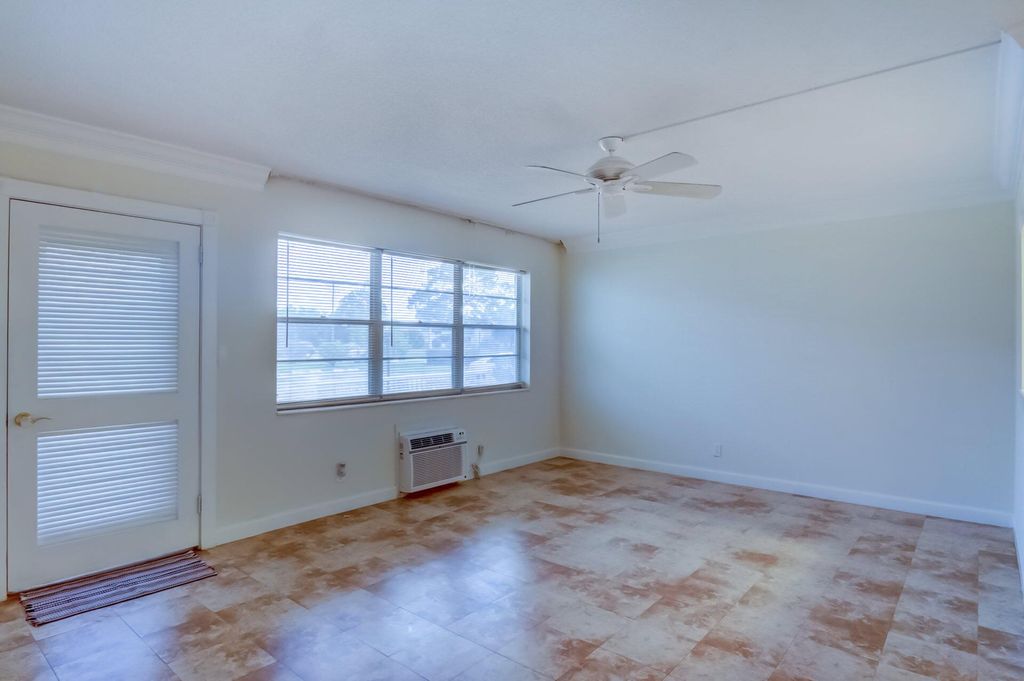 Photo of 19 Hastings B, West Palm Beach, FL 33417 (MLS # R11134465)