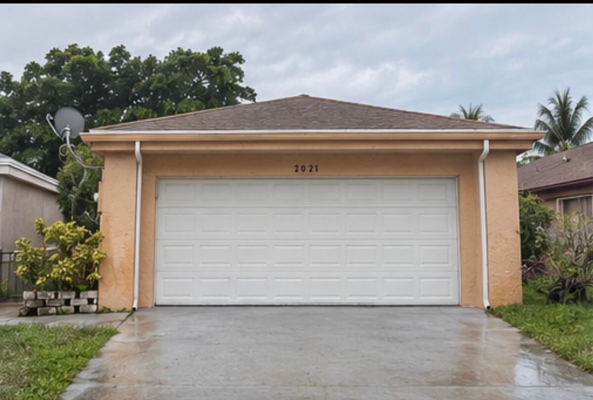 2021 NW 35TH Terrace