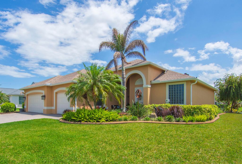 Photo of 660 Tangelo Circle SW, Vero Beach, FL 32968 (MLS # B26020122)