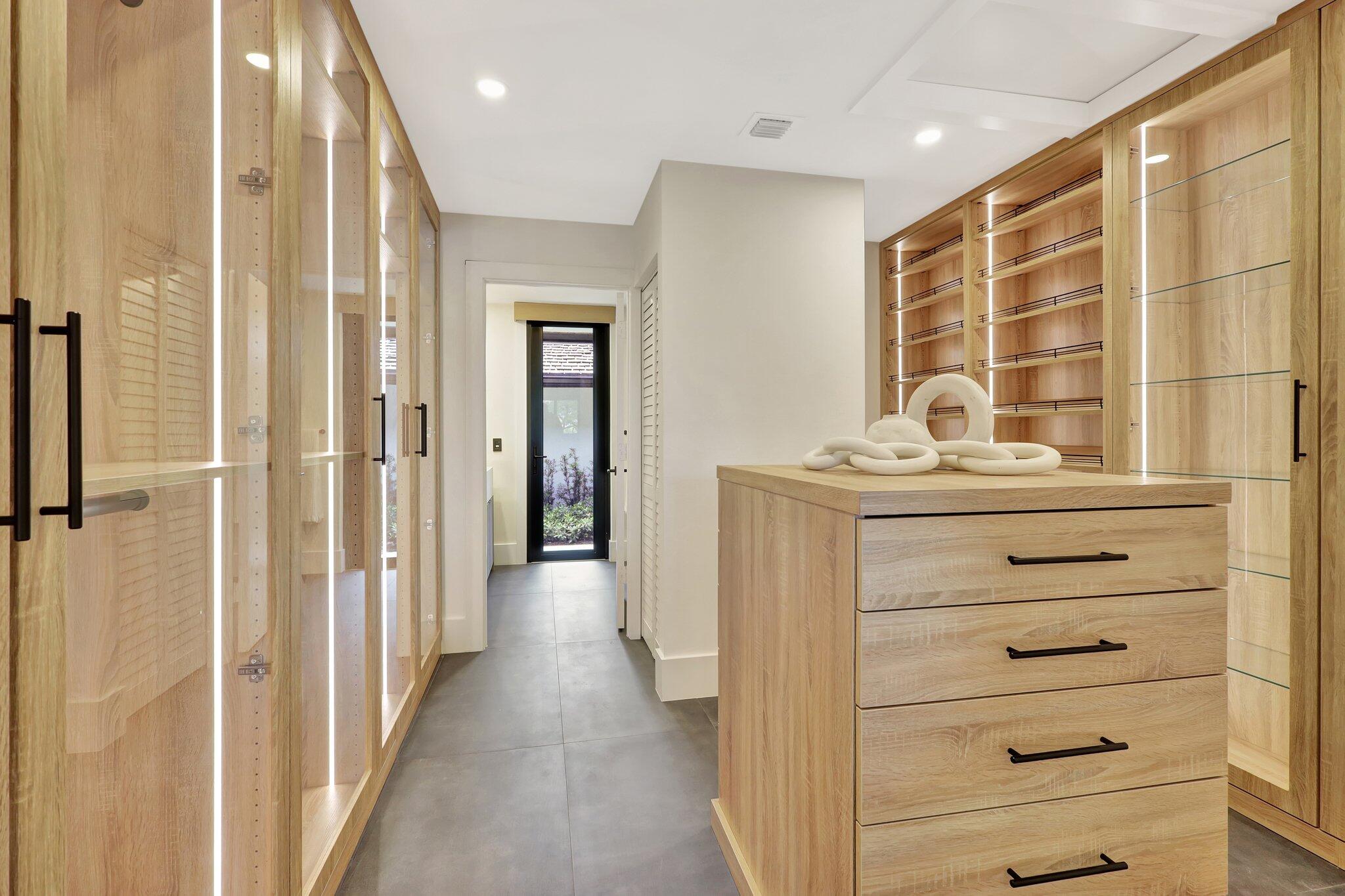 PEBBLEWOOD PH 4 OF PALM BEACH POLO AND COUNTRY CLU - Residential