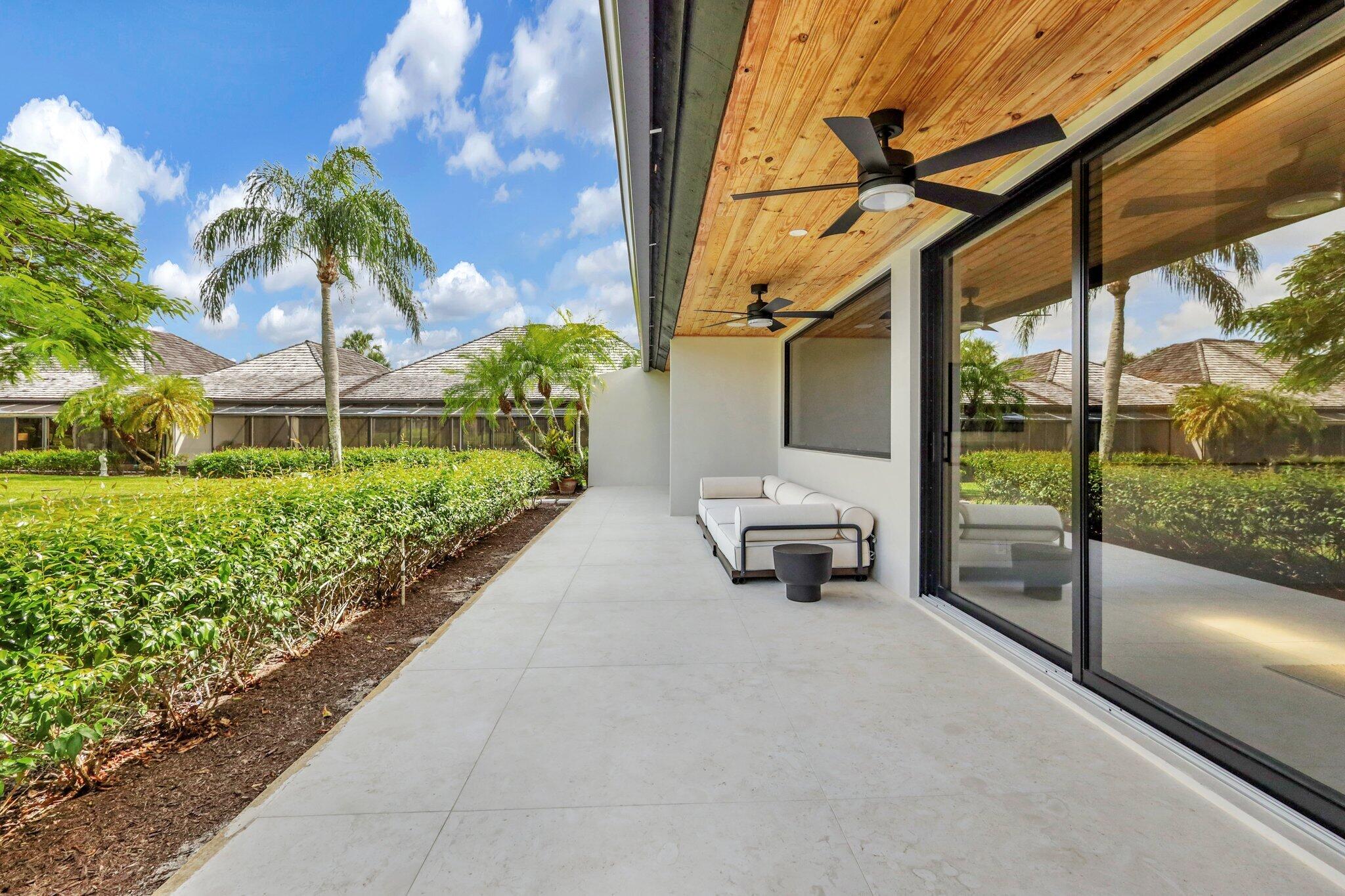 PEBBLEWOOD PH 4 OF PALM BEACH POLO AND COUNTRY CLU - Residential