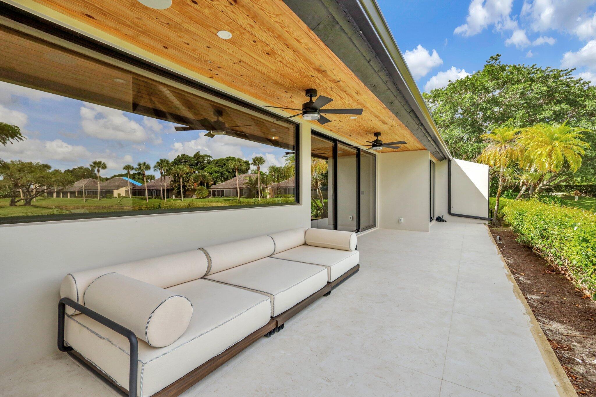 PEBBLEWOOD PH 4 OF PALM BEACH POLO AND COUNTRY CLU - Residential
