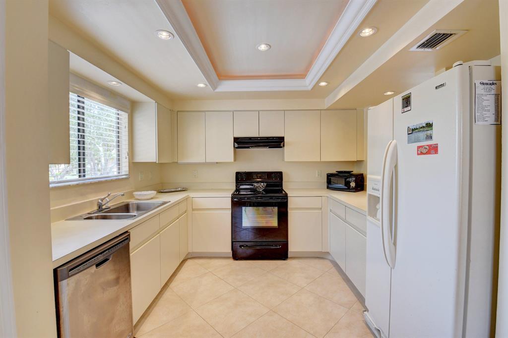 GLENEAGLES CONDO V - Residential