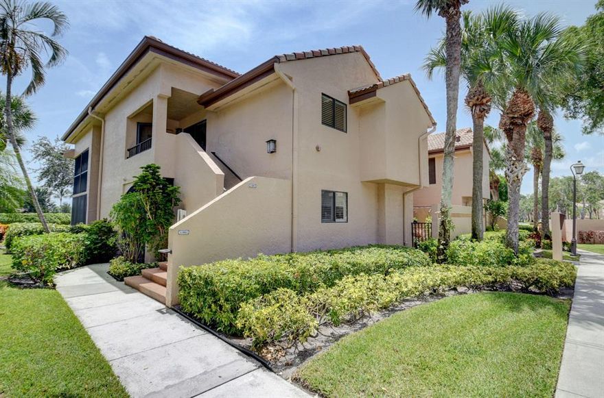 BEAUTIFUL LOCATION ON GOLF COURSE AND LAKE
WRAP AROUND BALCONY LIGHT BRIGHT CONDO 
OVER 1,700 SQ. FT. LIVING SPACE 
2 BEDROOM 2 BATH PLUS DEN