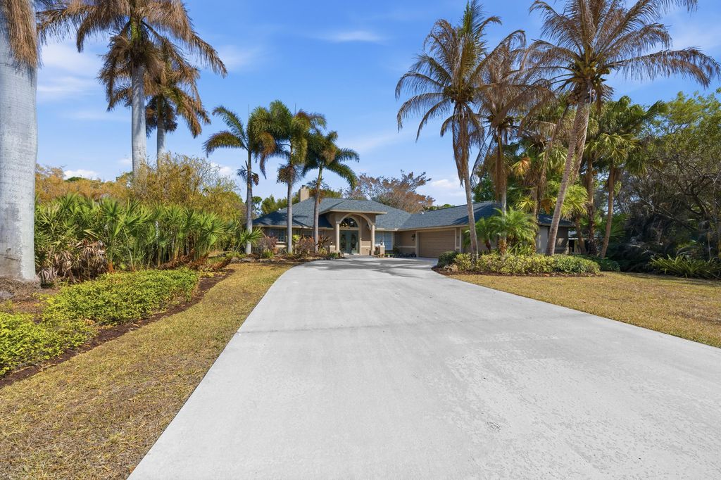 Photo of 441 SE Pine Road, Port Saint Lucie, FL 34984 (MLS # R11167303)