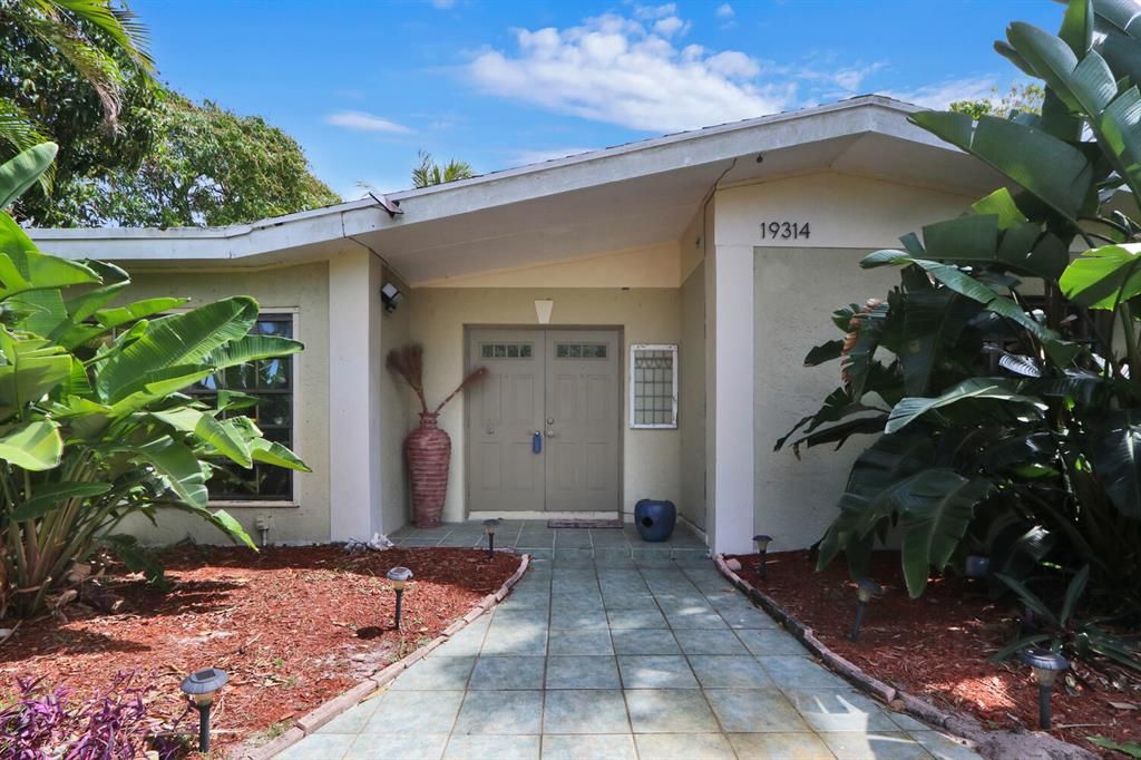 Photo of 19314 Gulfstream Drive, Jupiter, FL 33469 (MLS # R10699474)