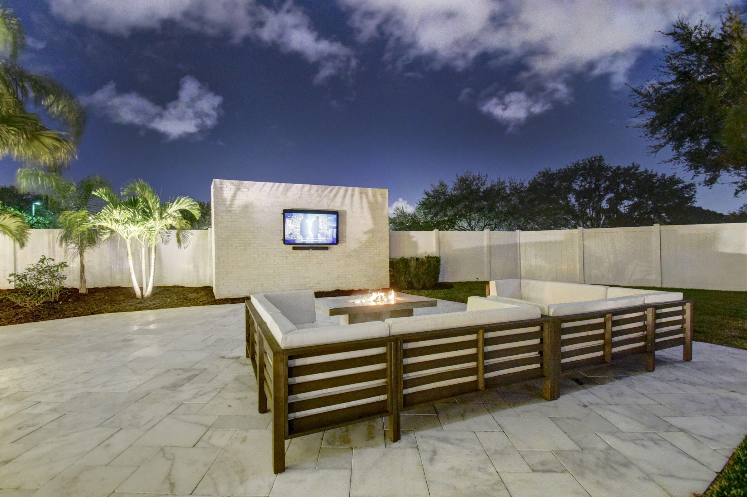 WINSTON TRAILS - Residential Lease