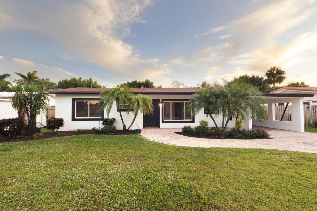 Photo of 2940 NE 18th Street, Pompano Beach, FL 33062 (MLS # B26030126)