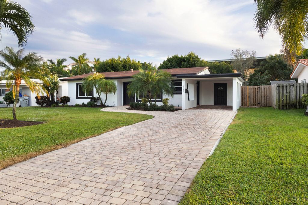 Photo of 2940 NE 18th Street, Pompano Beach, FL 33062 (MLS # B26030126)