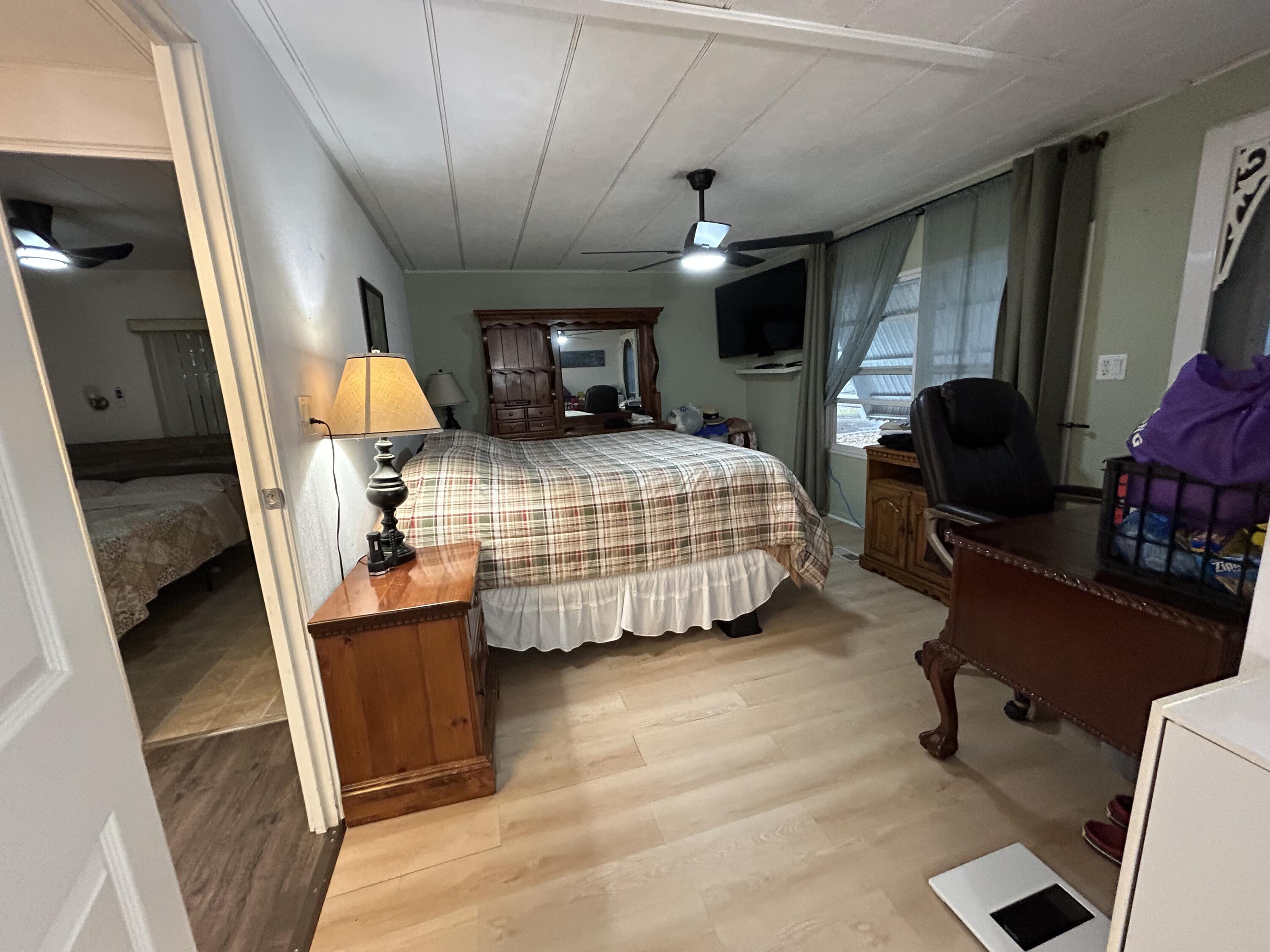 COLONIAL ESTATES INC MOBI - Residential Lease