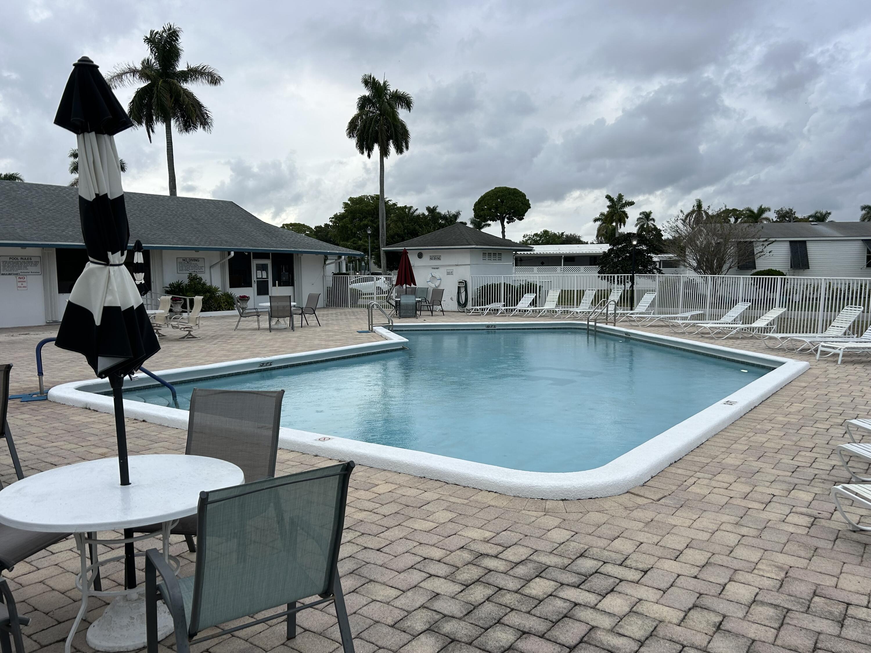 COLONIAL ESTATES INC MOBI - Residential Lease