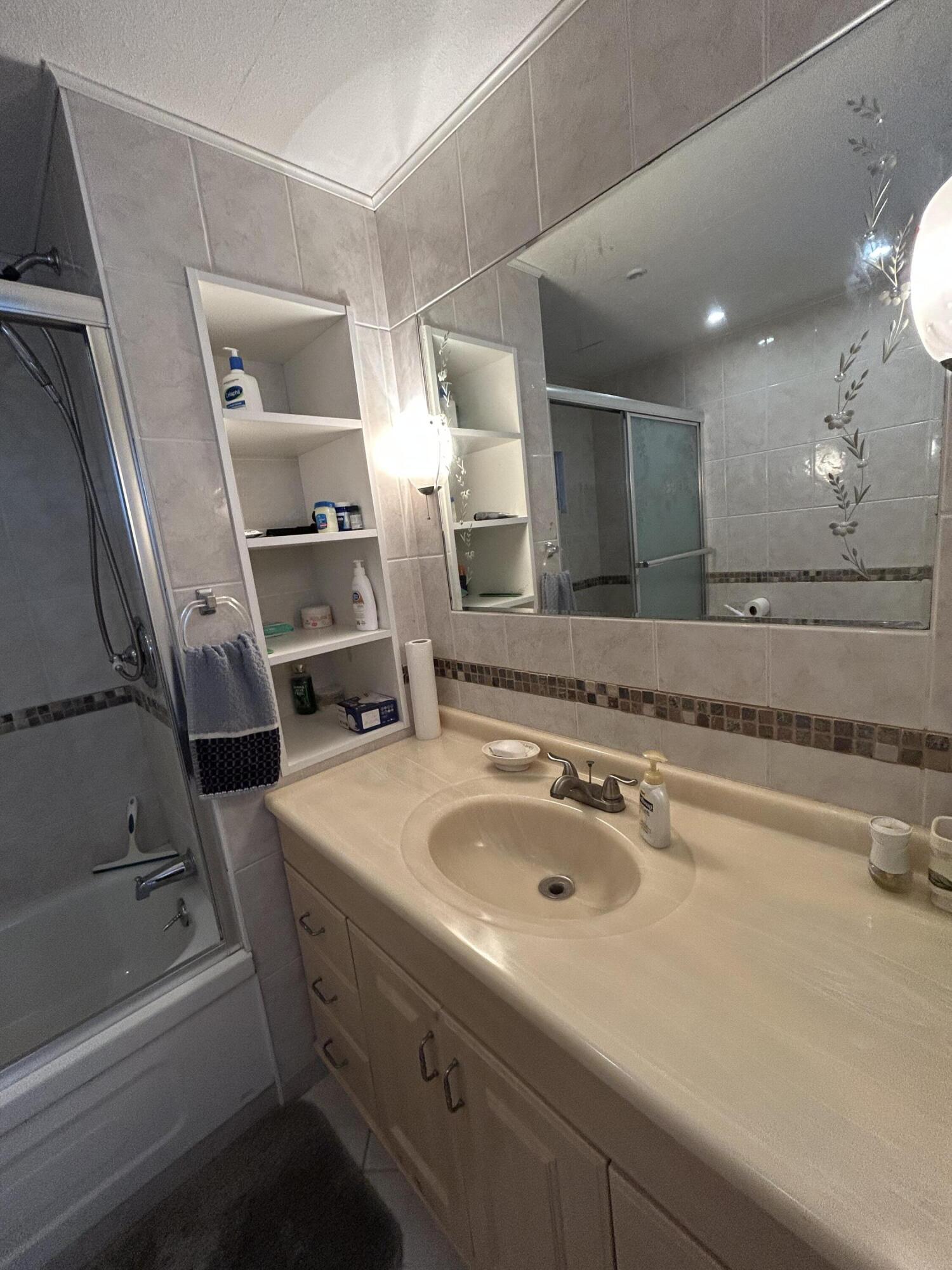 COLONIAL ESTATES INC MOBI - Residential Lease