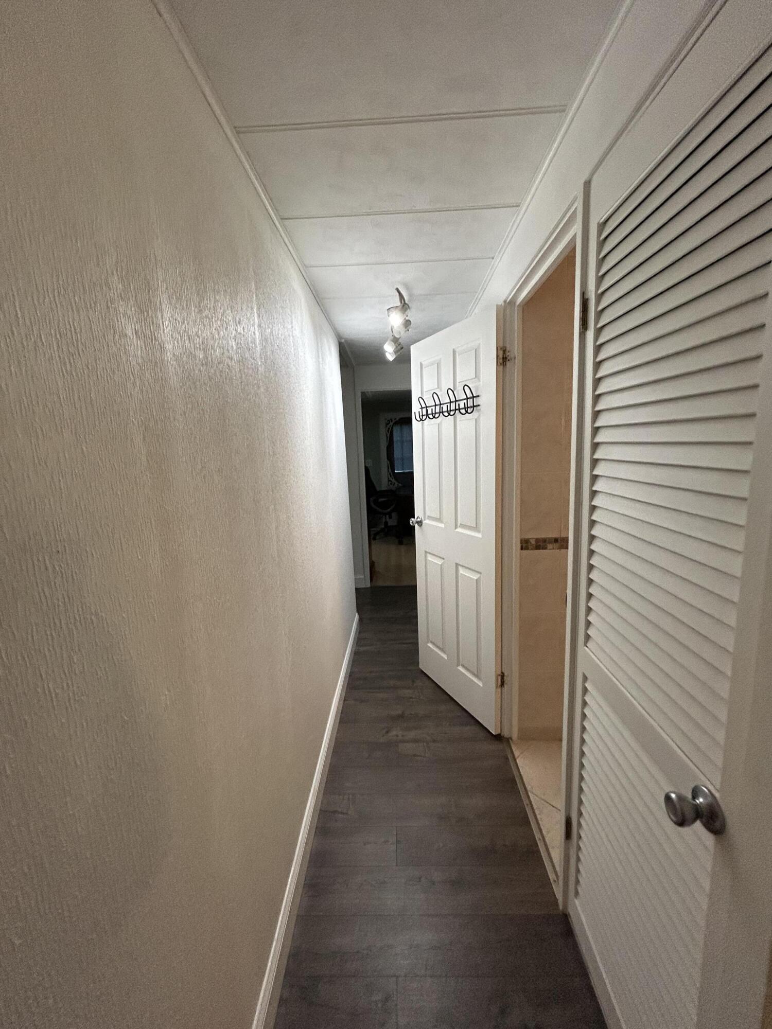 COLONIAL ESTATES INC MOBI - Residential Lease