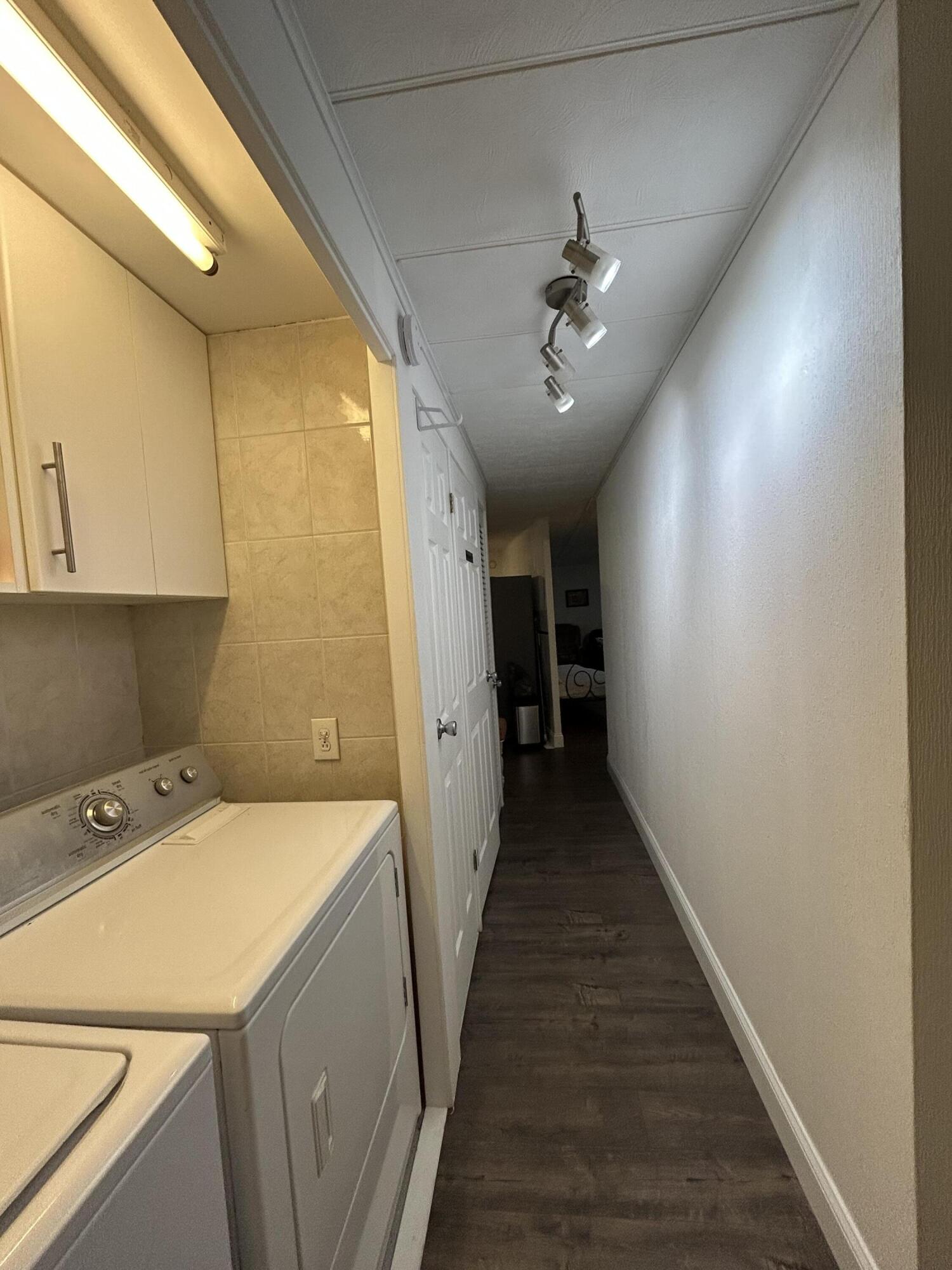 COLONIAL ESTATES INC MOBI - Residential Lease