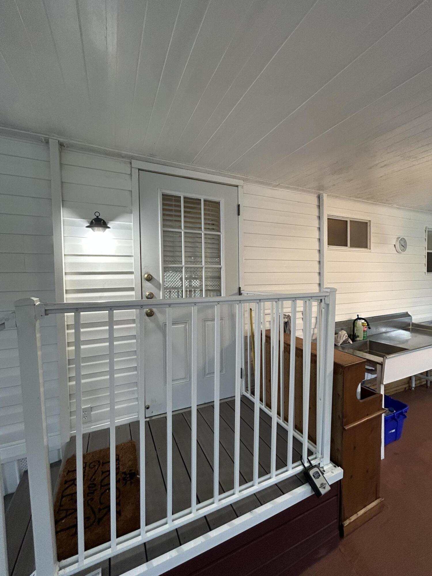 COLONIAL ESTATES INC MOBI - Residential Lease