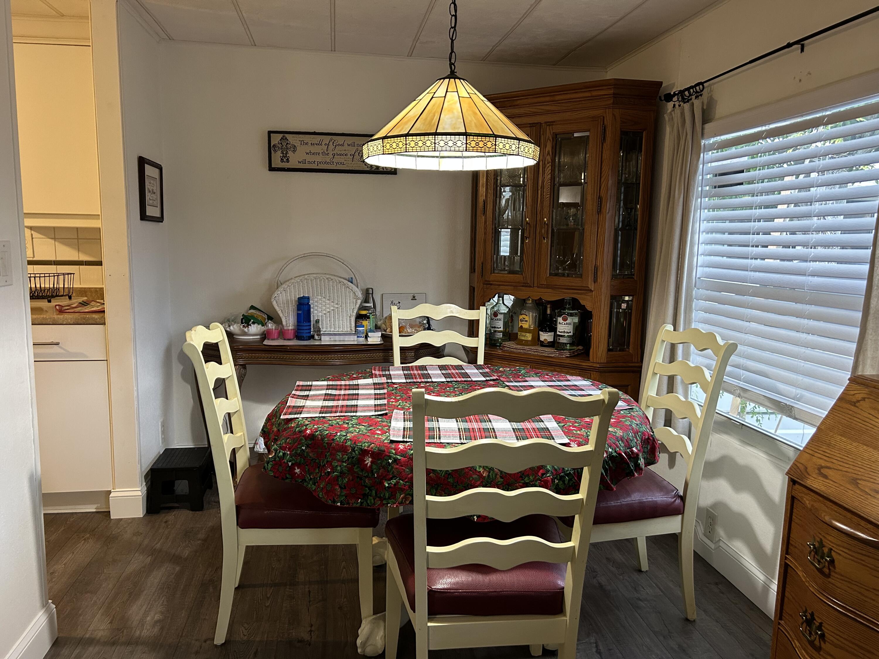 COLONIAL ESTATES INC MOBI - Residential Lease