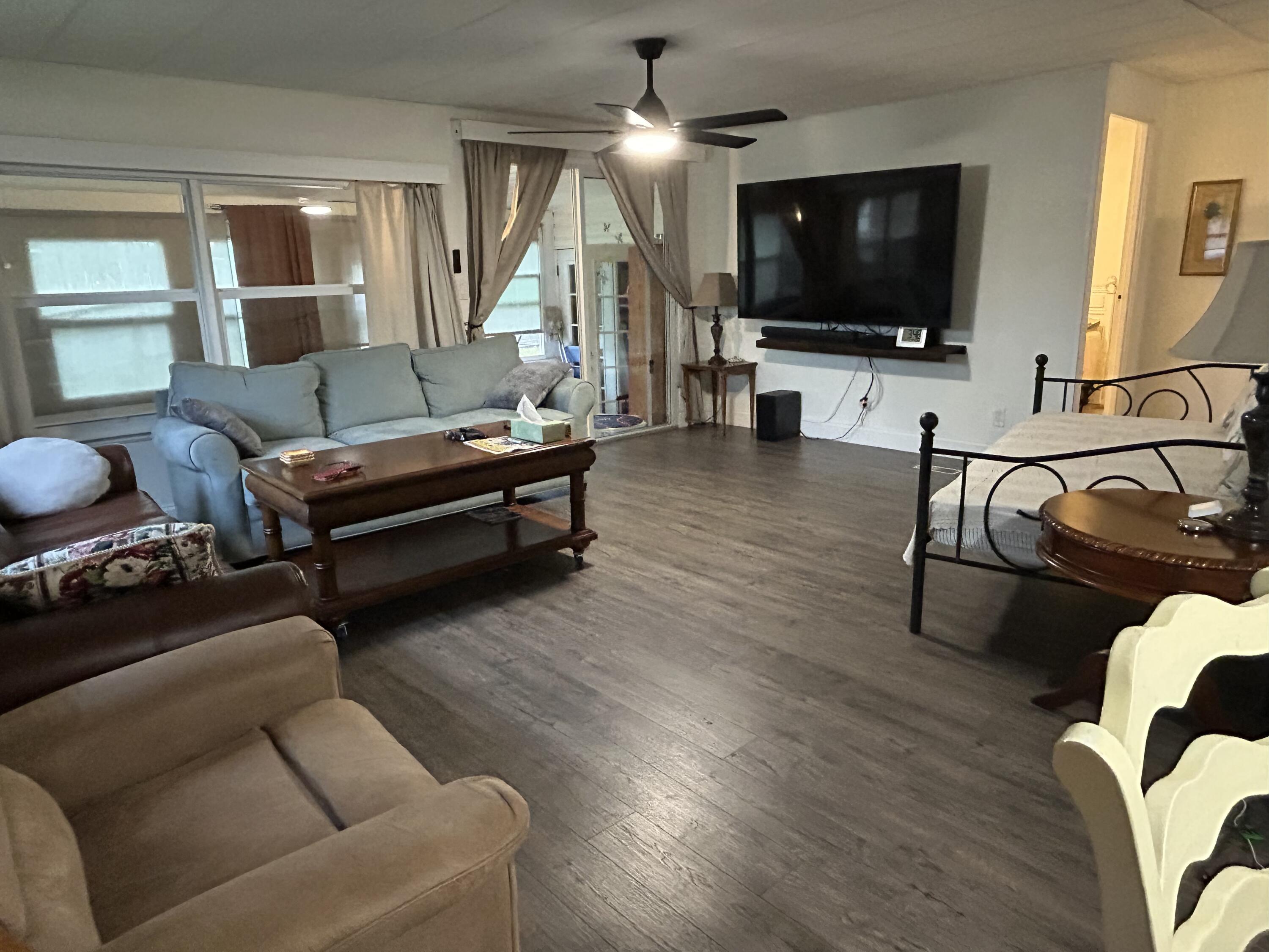 COLONIAL ESTATES INC MOBI - Residential Lease