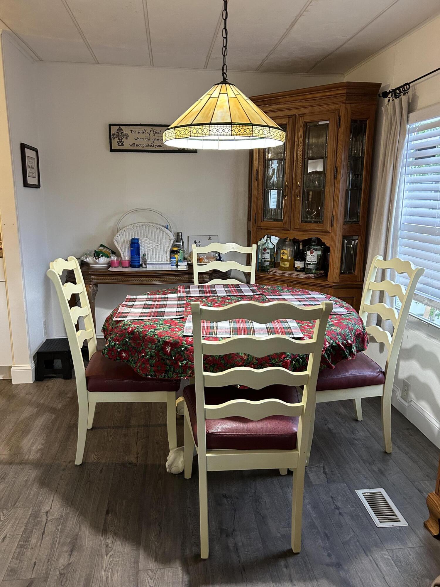 COLONIAL ESTATES INC MOBI - Residential Lease