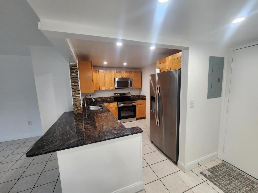 Heritage Circle Condo - Residential Lease