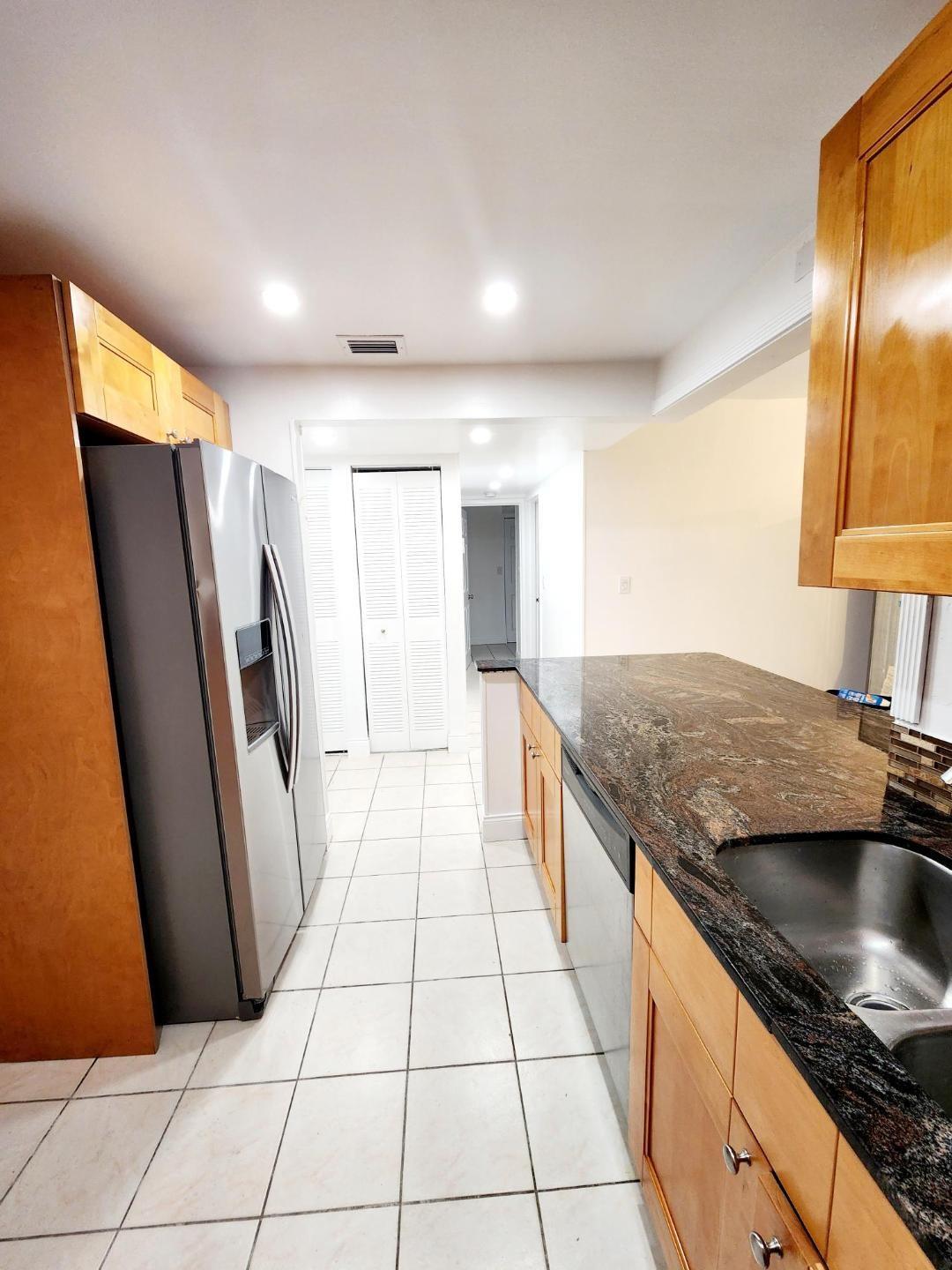 Heritage Circle Condo - Residential Lease