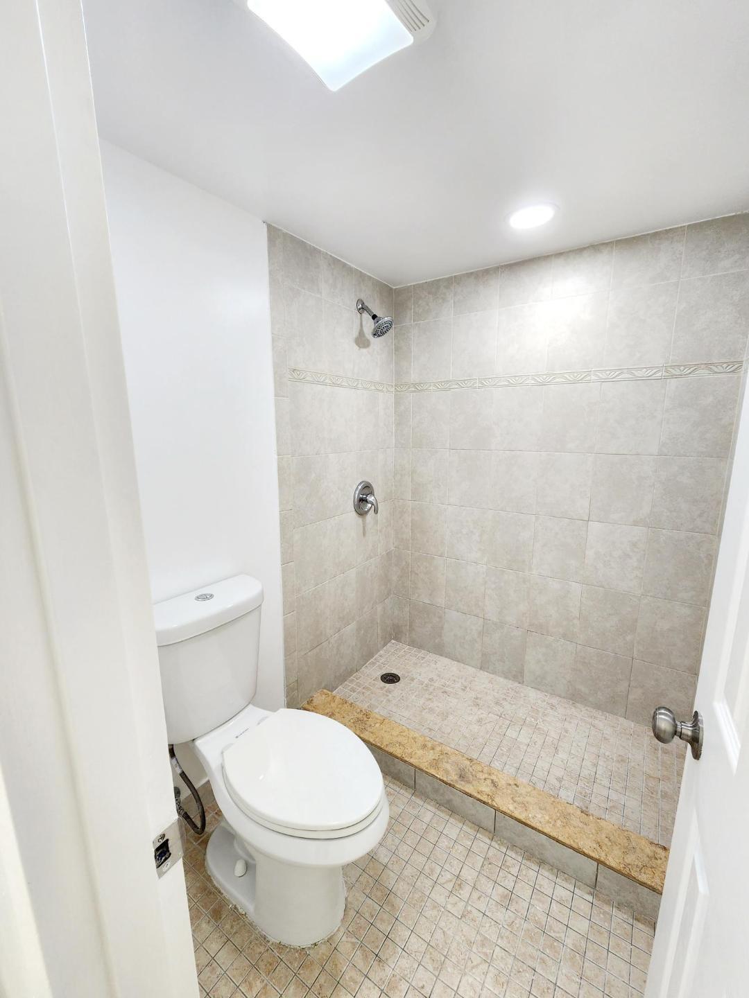 Heritage Circle Condo - Residential Lease