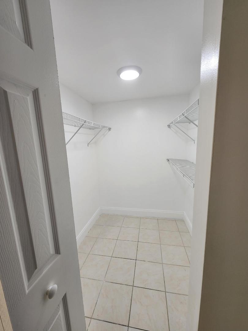 Heritage Circle Condo - Residential Lease