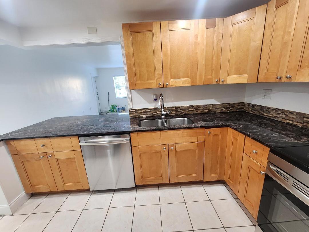 Heritage Circle Condo - Residential Lease