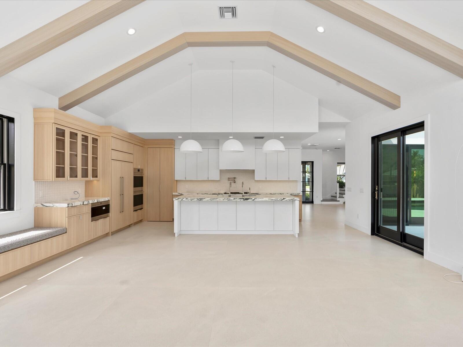 COUNTRY CLUB POINT - Residential