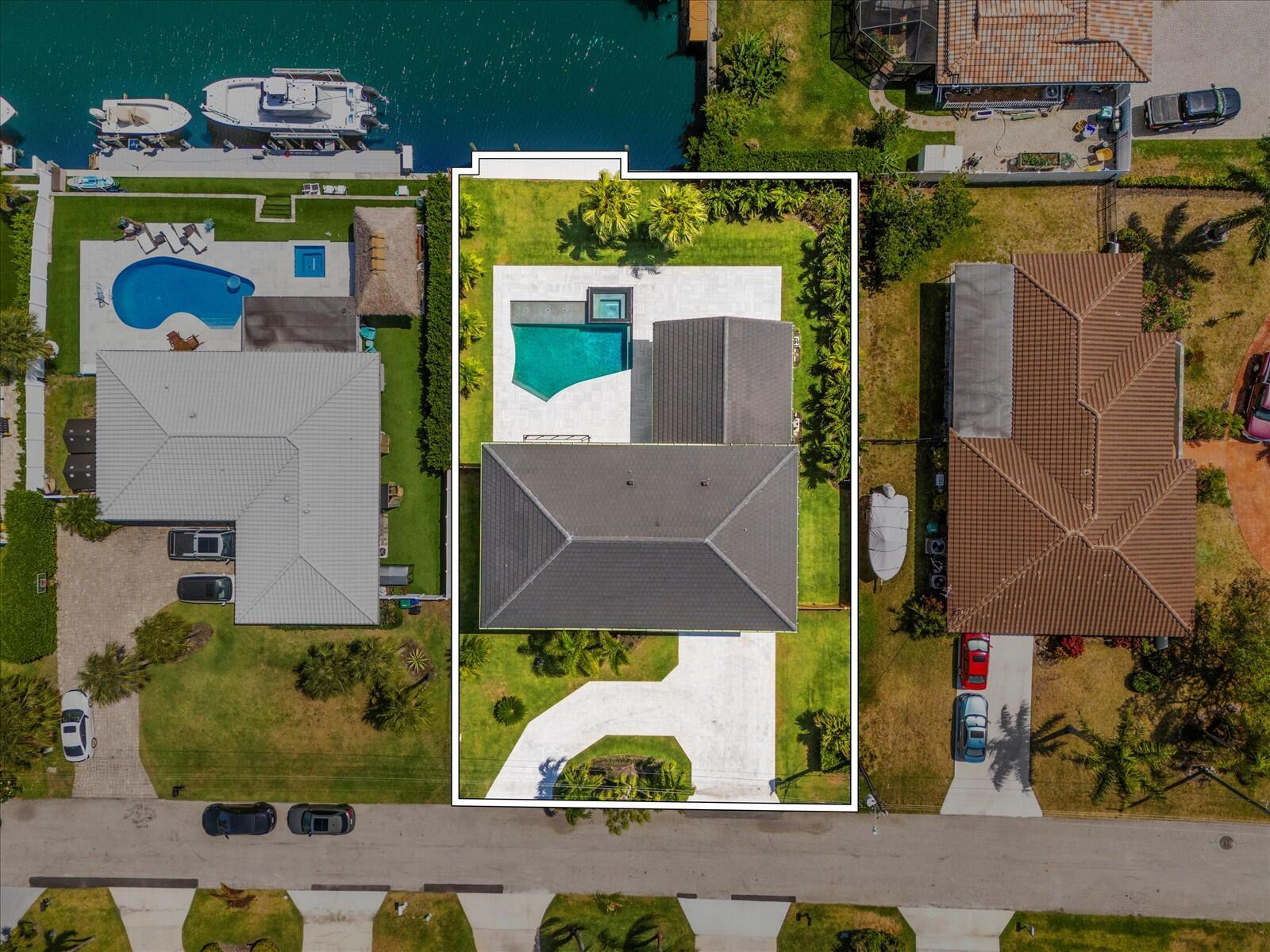 COUNTRY CLUB POINT - Residential