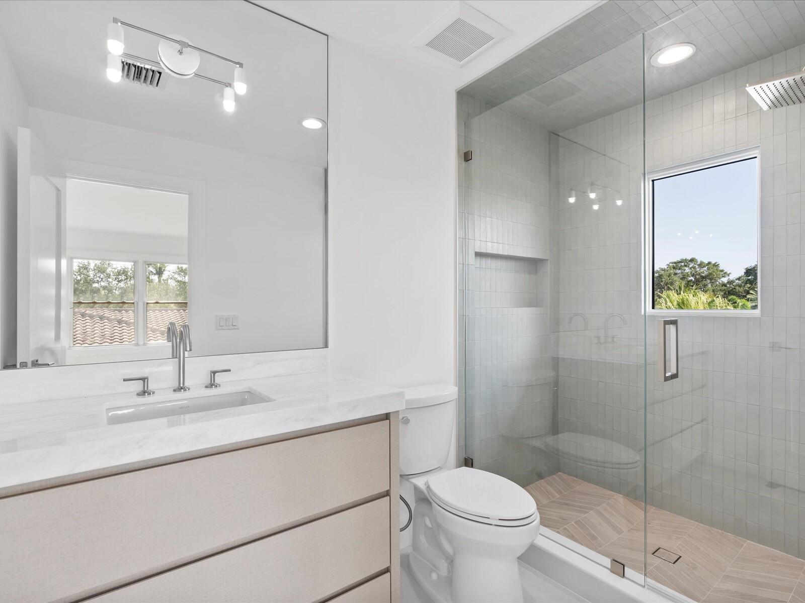 COUNTRY CLUB POINT - Residential