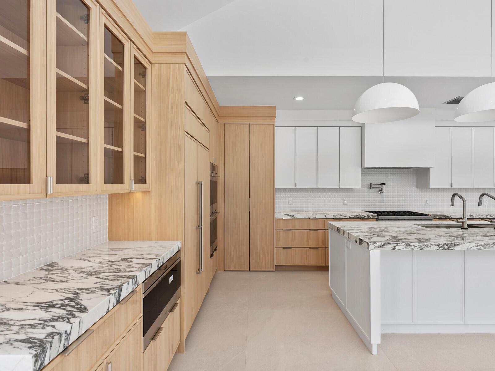 COUNTRY CLUB POINT - Residential