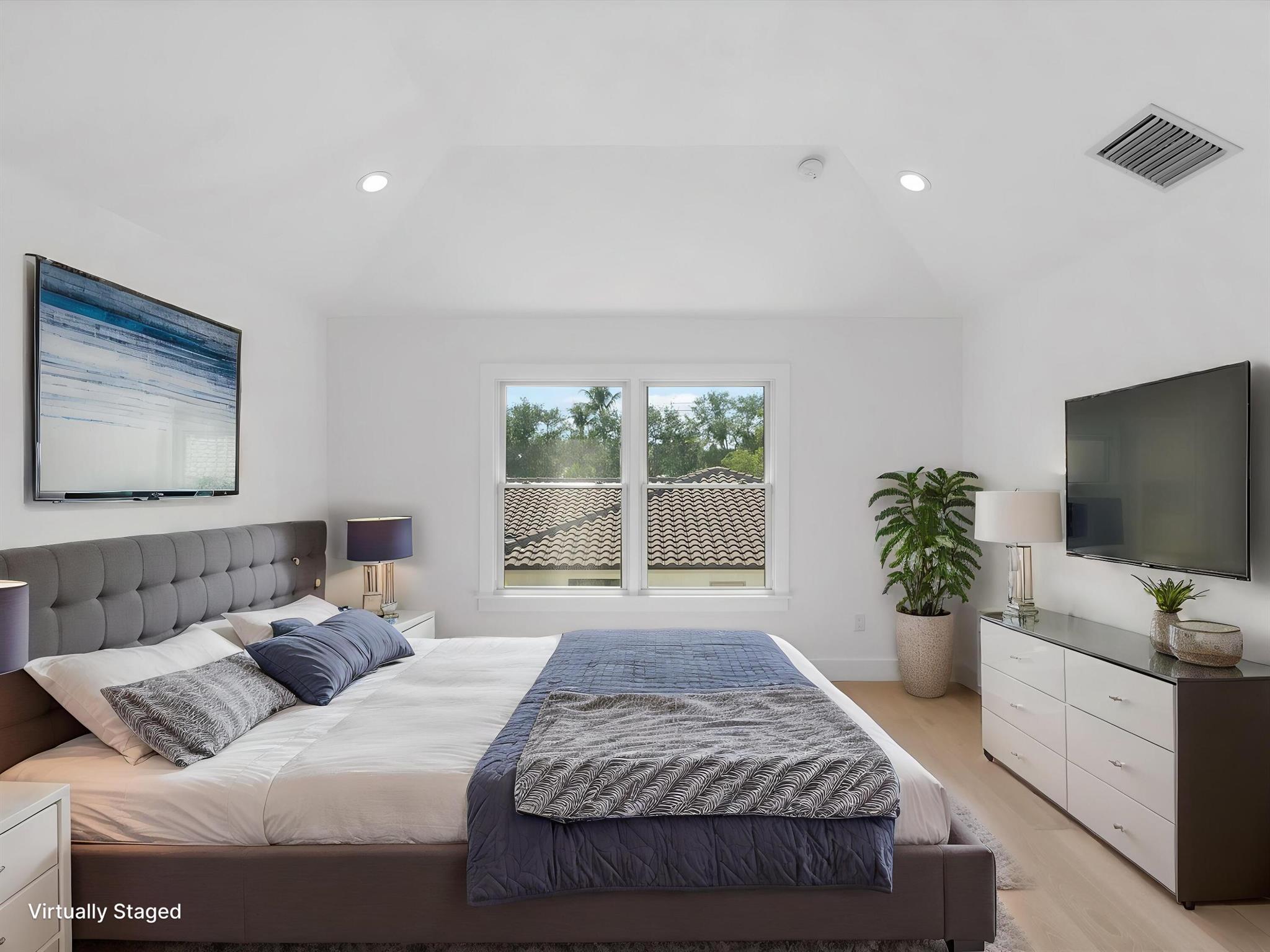 COUNTRY CLUB POINT - Residential