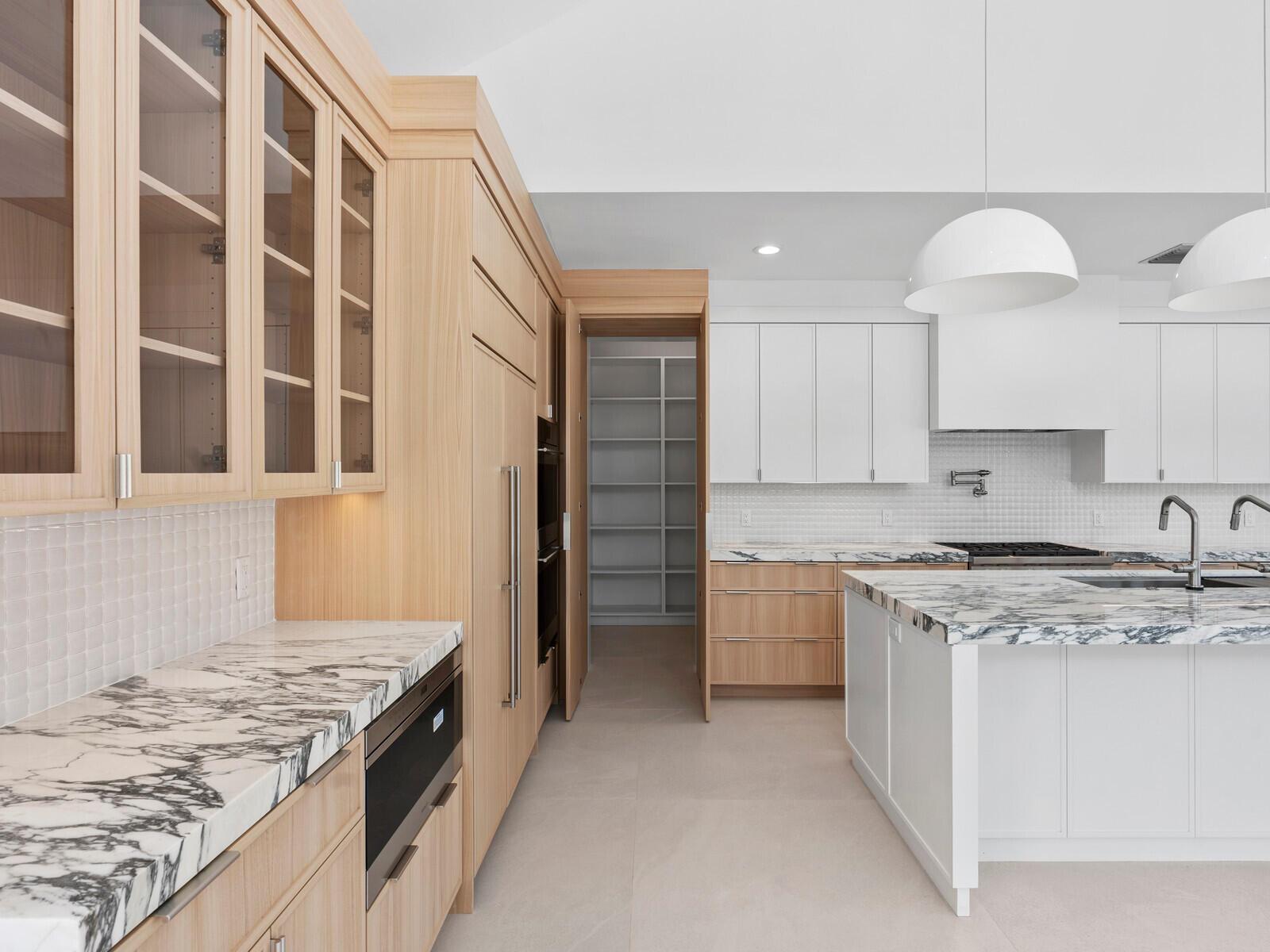 COUNTRY CLUB POINT - Residential