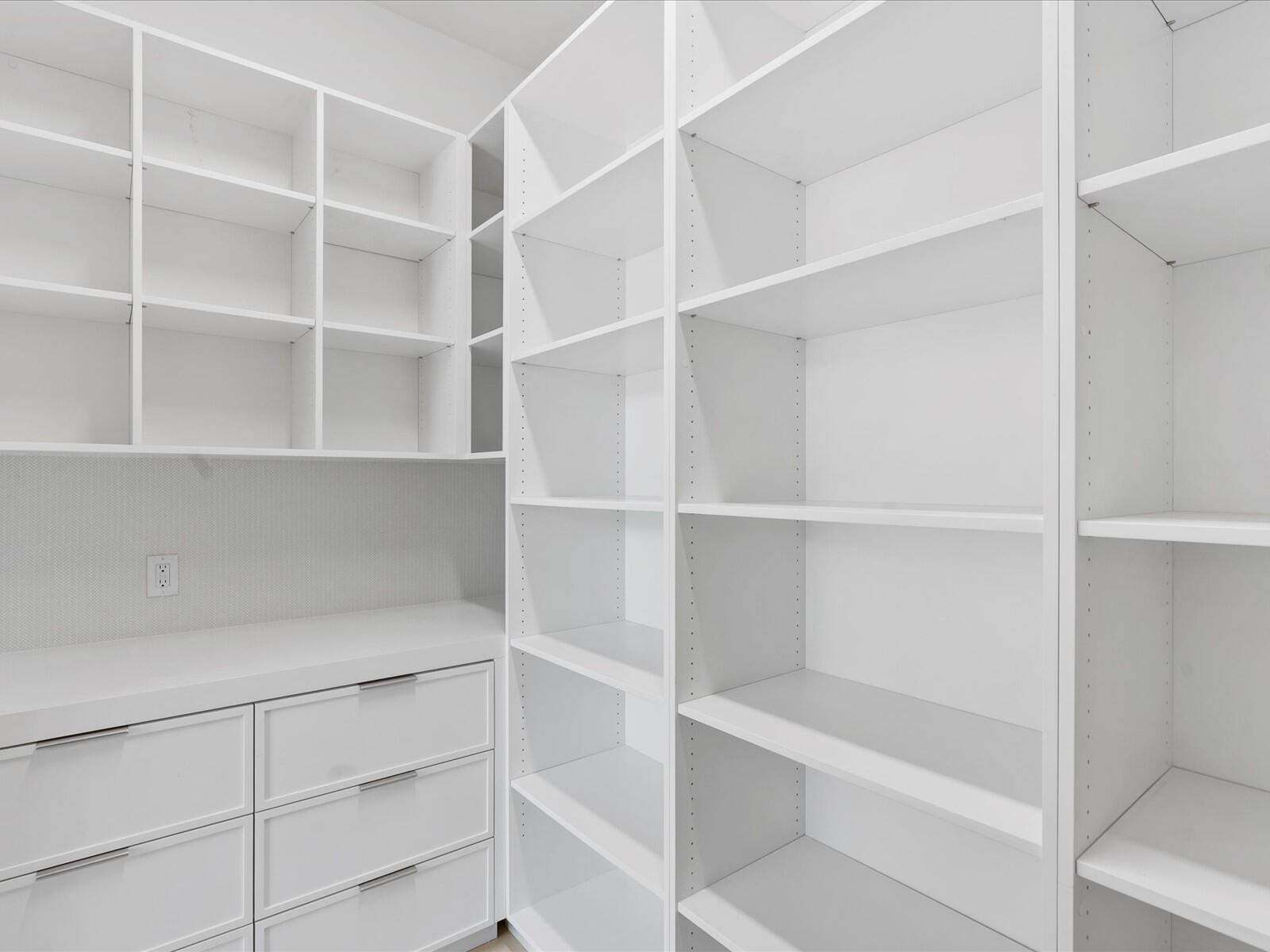 COUNTRY CLUB POINT - Residential