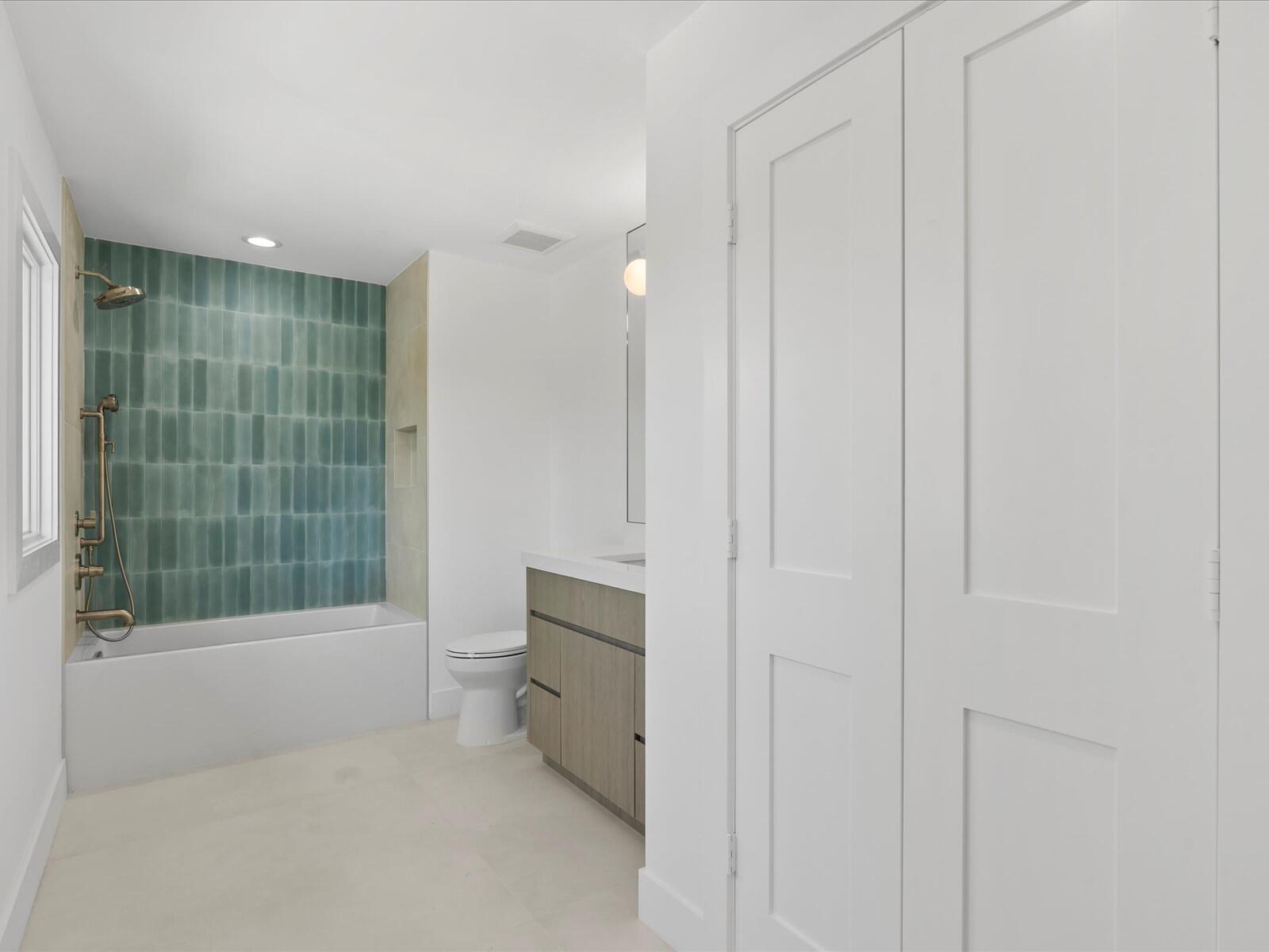 COUNTRY CLUB POINT - Residential