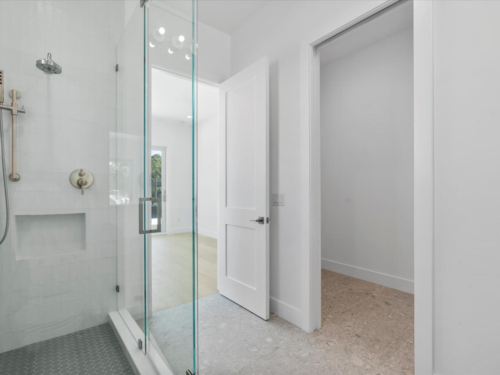 COUNTRY CLUB POINT - Residential